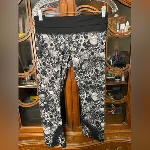 🌼FINAL PRICE Lululemon Run Inspire Flowabunga Crop II Leggings